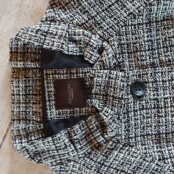 Woven Cropped Sleeve Jacket - Picture 4 of 7